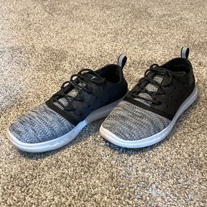 Under Armour women’s 257 tennis shoes, black and gray, size 6.5
